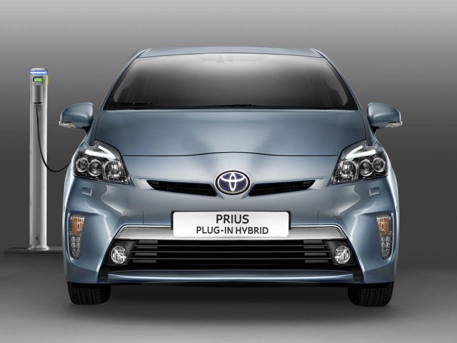  Toyota Prius Plug-In Hybrid 2011 года  (фото 3 из 8)